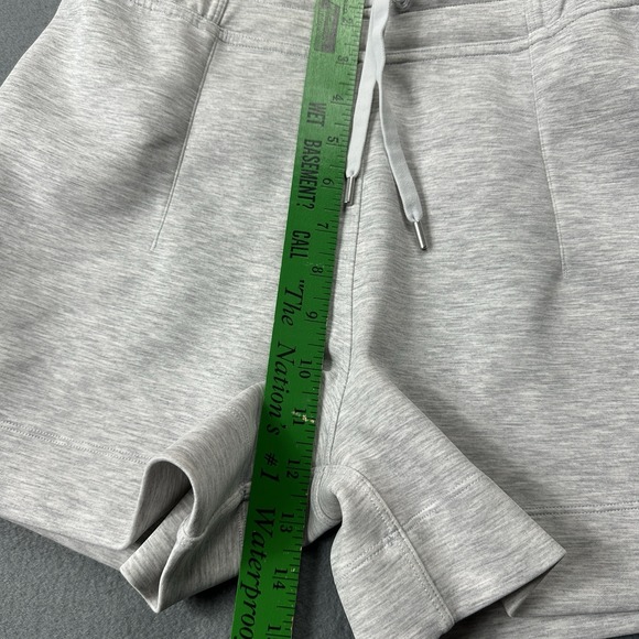 Women Lululemon Softstreme High-Rise Short 4" Heather Gray Size 6 - Picture 4 of 9